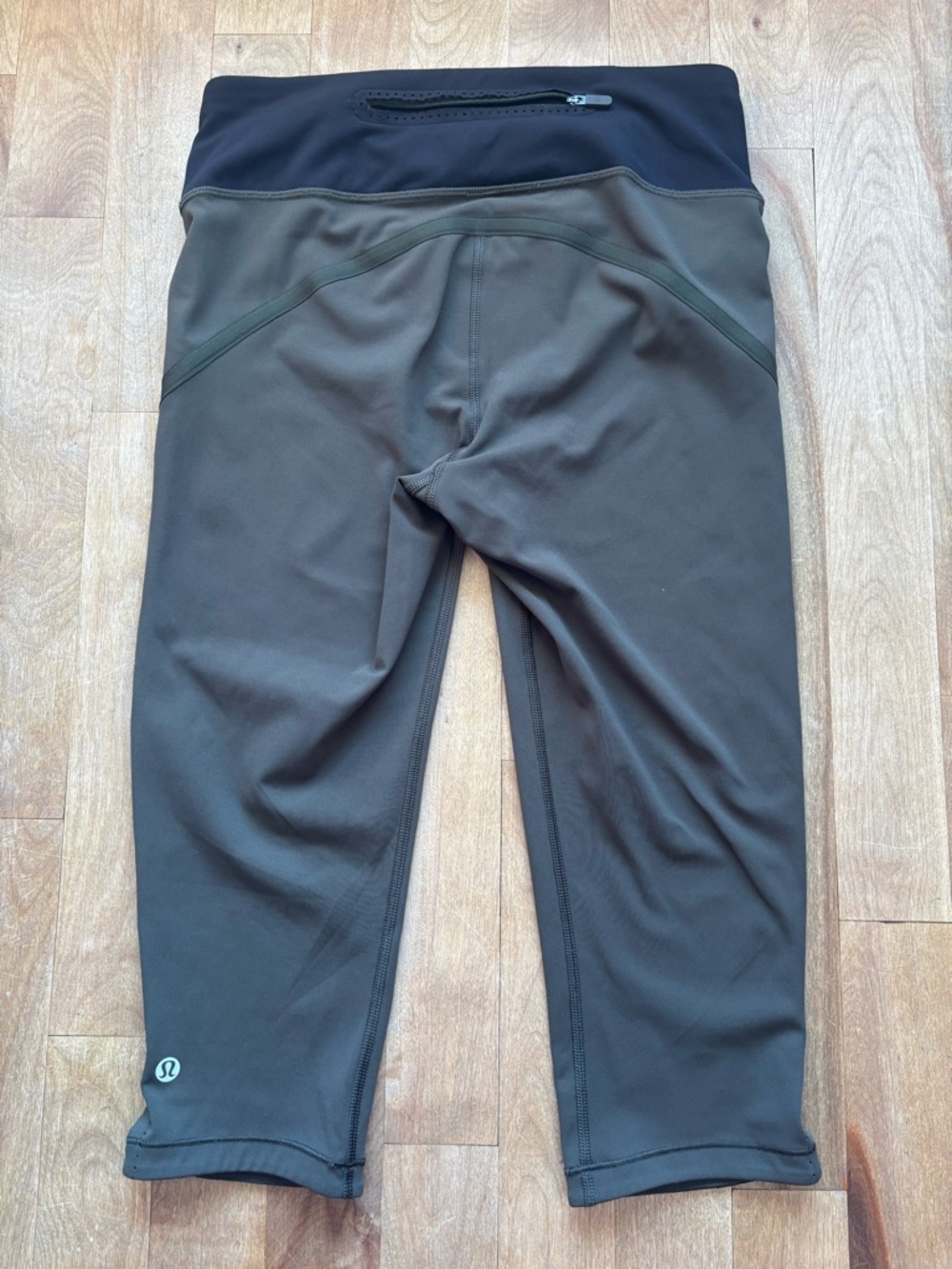 Lululemon athletica Olive Green & Black Cropped/ Capri Leggings - Picture 2 of 7